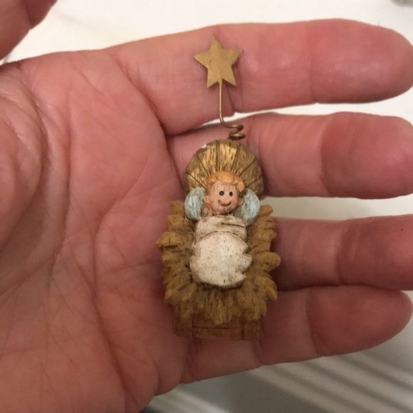 NWOT 11 Pieces Nativity Set - Picture 8 of 16